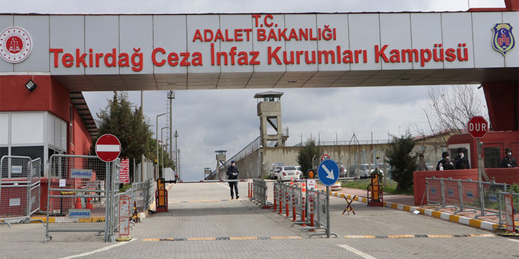 Çıplak aramaya karşı çıkan tutuklular darp edildi Çıplak aramaya karşı çıkan tutuklular darp edildi