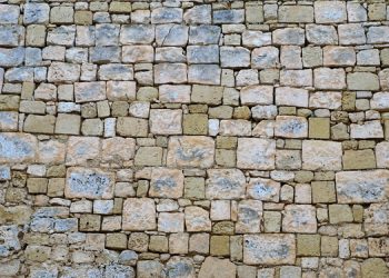 Defineciler 100 yıllık kiliseyi talan etti