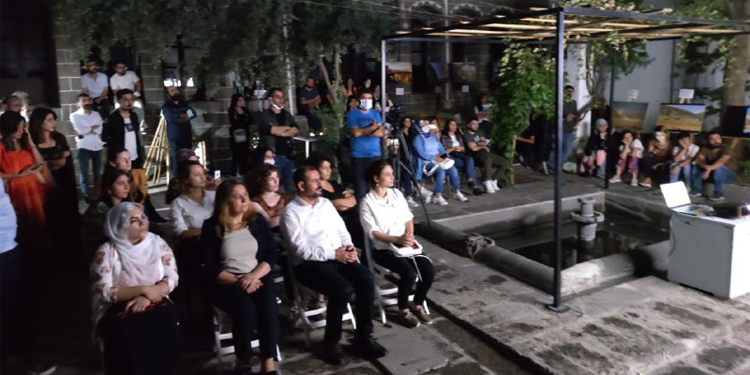 ‘Dönüşü olmayan mekandan yola çıkanların öyküsü’ sergisine yoğun ilgi ‘Dönüşü olmayan mekandan yola çıkanların öyküsü’ sergisine yoğun ilgi