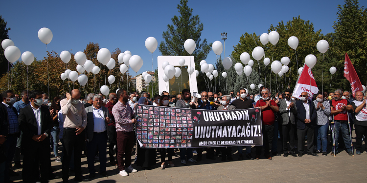 Gar katliamı anmasında polis eskortlu provokasyon girişimi Gar katliamı anmasında polis eskortlu provokasyon girişimi
