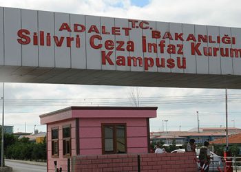 Görüşe giden tutuklu yakınına çıplak arama