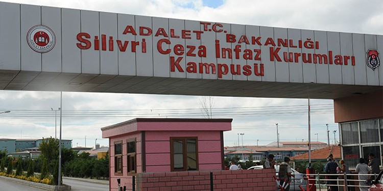 Görüşe giden tutuklu yakınına çıplak arama Görüşe giden tutuklu yakınına çıplak arama