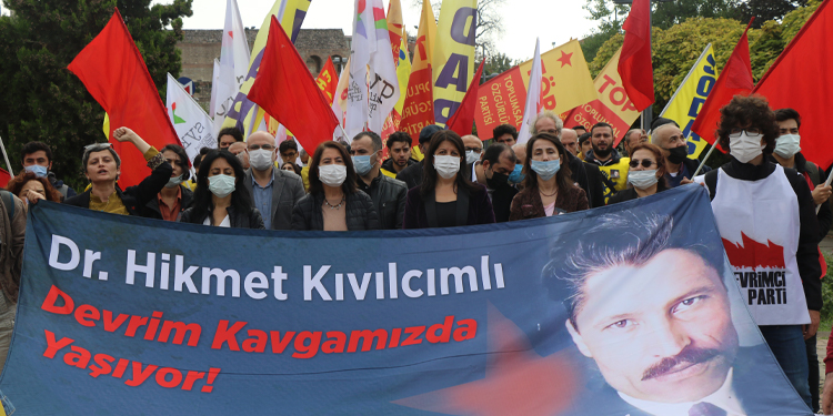 Kıvılcımlı mezarı başında anıldı: Mücadele kaynağı oldu Kıvılcımlı mezarı başında anıldı: Mücadele kaynağı oldu