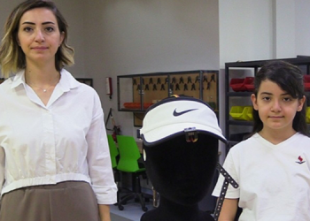 İlkokul öğrencisi, ALS hastaları için yaşam destek aparatı tasarladı