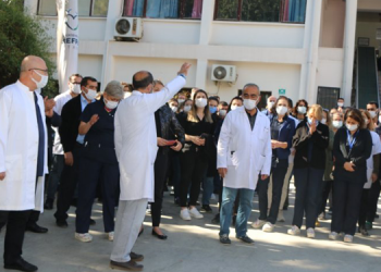 İzmir’de sağlık personeline saldırı kınandı