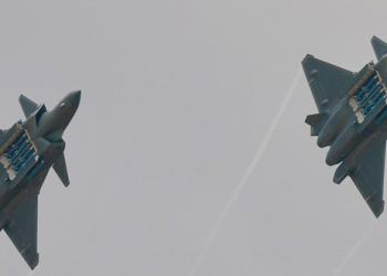 “ÇHC’de dünyanın ilk çift koltuklu 5’inci nesil savaş uçağı geliştirildi”