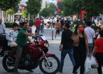 ‘Dolar uçuyor ama maaşlar yerinde duruyor’