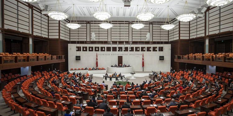 Paris Anlaşması kabul edildi: Muhalefet iktidarın ekolojik yıkım projelerini eleştirdi Paris Anlaşması kabul edildi: Muhalefet iktidarın ekolojik yıkım projelerini eleştirdi