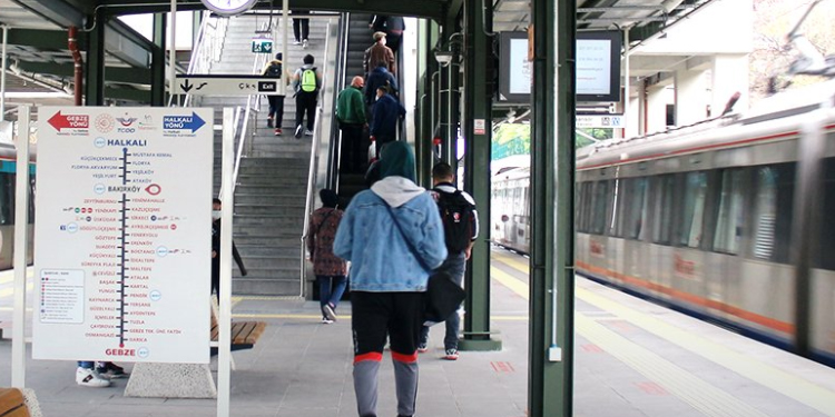 Marmaray’da teknik arıza: Seferlerde gecikme yaşanıyor Marmaray’da teknik arıza: Seferlerde gecikme yaşanıyor