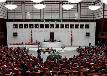 Meclis’te öğrencilerin gözaltına alınmasına tepki