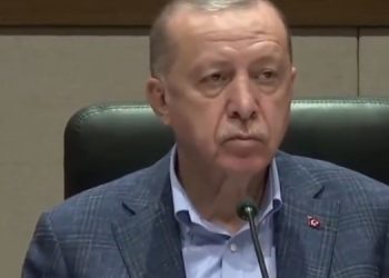 Erdoğan, sorulara kağıttan bakarak cevap verdi