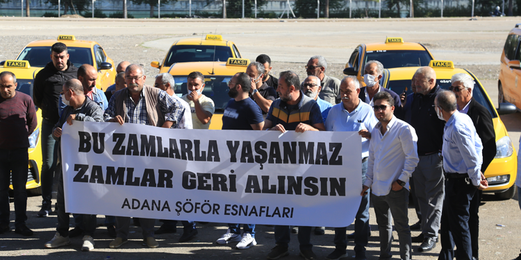 Taksi şoförleri akaryakıt zamlarını protesto etti Taksi şoförleri akaryakıt zamlarını protesto etti