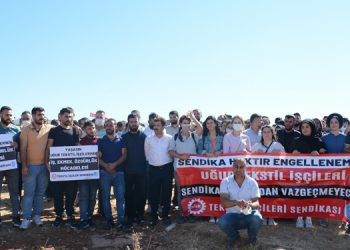 Urfa’da 300 işçi fabrika önünde nöbete başladı