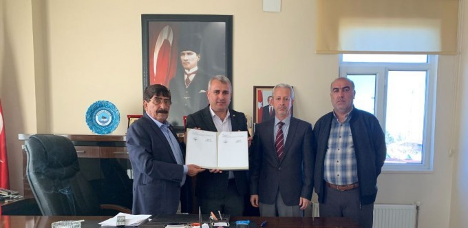 AKP’li başkan devlet kurumlarını aile şirketine çevirdi AKP’li başkan devlet kurumlarını aile şirketine çevirdi