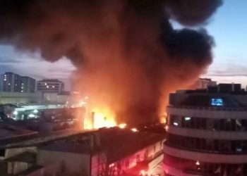 Avcılar’da iplik fabrikasında yangın