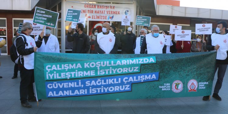 TTB’den uyarı eylemi: Çalışma koşullarımızı düzelttin