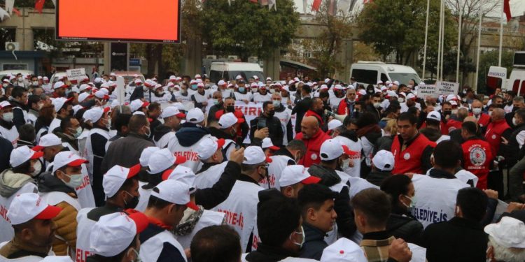 Grevdeki işçiler Bakırköy Belediyesi’ni TİS’i imzalamaya çağırdı