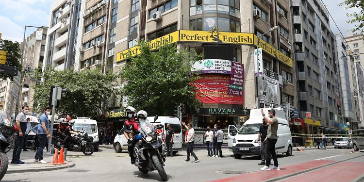 ‘Çadır nöbeti’ni destekleyen kamu görevlilerinin soruşturulması reddedildi ‘Çadır nöbeti’ni destekleyen kamu görevlilerinin soruşturulması reddedildi