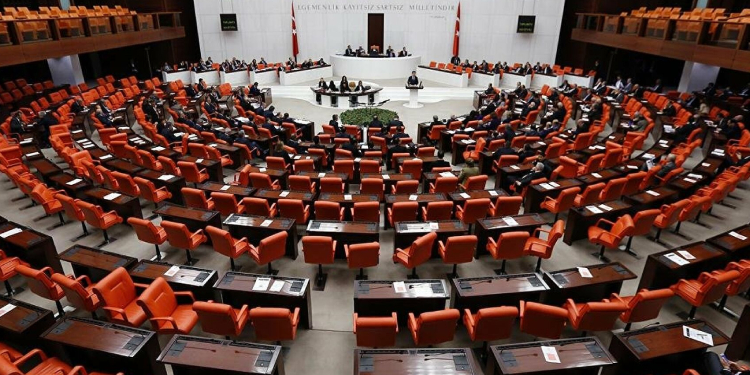 Genel Kurul’da gündem dolar yükselişi: Yeter artık sandık gelsin Genel Kurul’da gündem dolar yükselişi: Yeter artık sandık gelsin