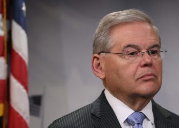 Menendez: İHA parçalarının Türk silahlarına dahil edilmesi engellenmelidir