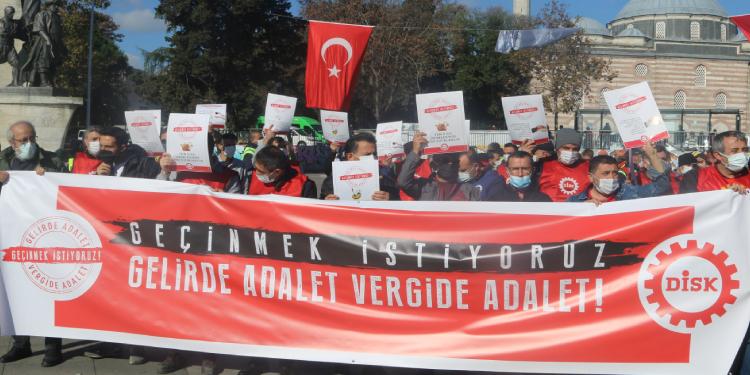 İşçiler ‘gelirde ve vergide adalet’ talebiyle sokaklarda İşçiler ‘gelirde ve vergide adalet’ talebiyle sokaklarda