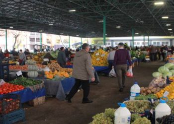 Pazar esnafı çalışıyor ama geçinemiyor