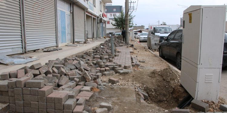 DEDAŞ’ın kazıdığı çukurlar kazalara davetiye çıkarıyor DEDAŞ’ın kazıdığı çukurlar kazalara davetiye çıkarıyor