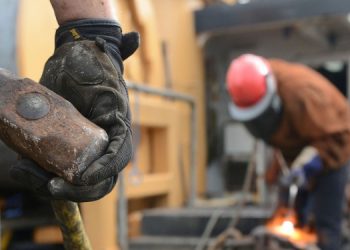 135 bin işçinin gözü TİS görüşmelerinde