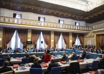 Paylan’dan Bakan’a: Bütün yollarını neden Trabzonlu müteahhitler yapıyor