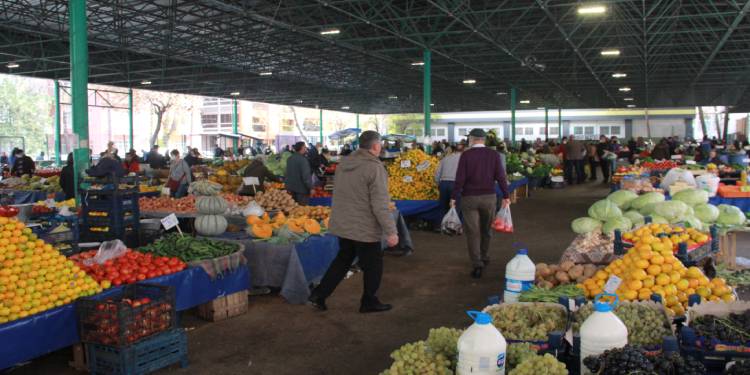 Pazar esnafı çalışıyor ama geçinemiyor Pazar esnafı çalışıyor ama geçinemiyor