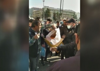 Zamlara tepki gösteren esnaf gözaltına alındı