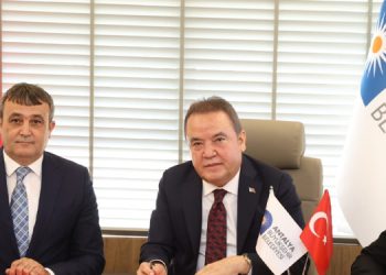 Antalya Belediyesi’nde toplu iş sözleşmesi: 1 Mayıs’ta işçilere ikramiye verilecek