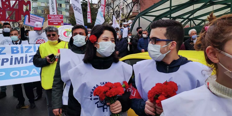 ‘Beyaz Yürüyüş’e çıkan hekimler Ankara’ya ulaştı ‘Beyaz Yürüyüş’e çıkan hekimler Ankara’ya ulaştı