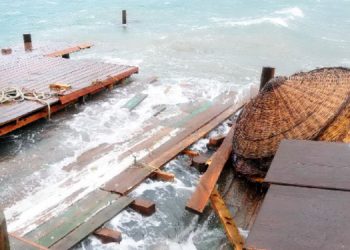 Bodrum’da sağanak yağış yaşamı olumsuz etkiledi