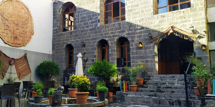 ‘Çirokên Serhedê’ kitabının tanıtımı yapıldı ‘Çirokên Serhedê’ kitabının tanıtımı yapıldı