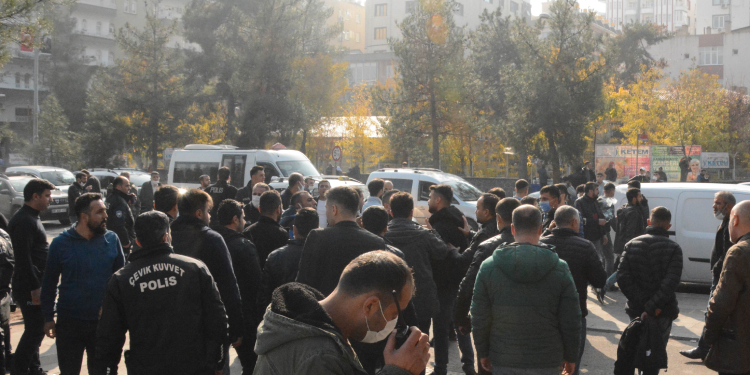 Diyarbakır Adliyesi’nde kavga Diyarbakır Adliyesi’nde kavga