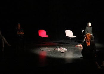 Gülistan Doku için tiyatro gösterimi