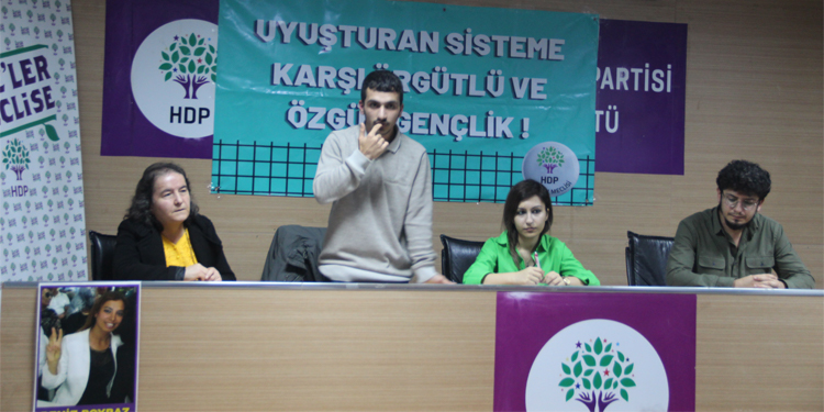 HDP Gençlik Meclisi’den bağımlılığa karşı panel HDP Gençlik Meclisi’den bağımlılığa karşı panel