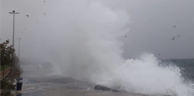İstanbul’da rüzgar hızı 100 kilometreyi aştı İstanbul’da rüzgar hızı 100 kilometreyi aştı