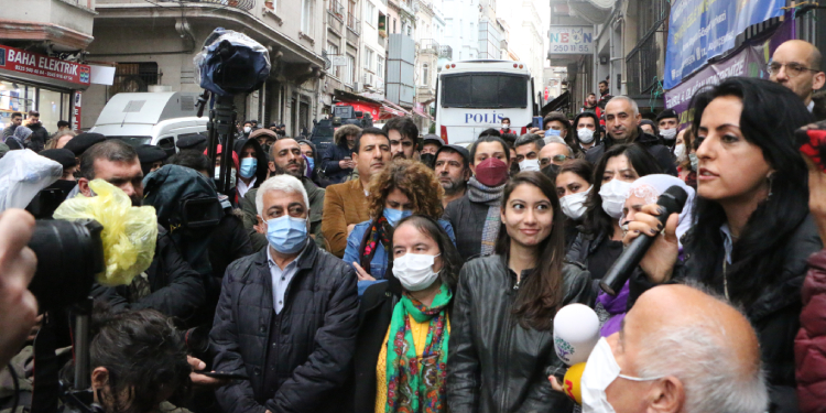 Leyla Güven’e verilen ceza protesto edildi Leyla Güven’e verilen ceza protesto edildi