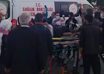 Mandalina işçilerini taşıyan iki midibüs çarpıştı: 45 yaralı