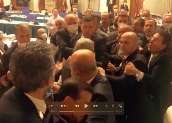 MHP’li Kılavuz HDP’lilere hakaret edince tartışma çıktı MHP’li Kılavuz HDP’lilere hakaret edince tartışma çıktı