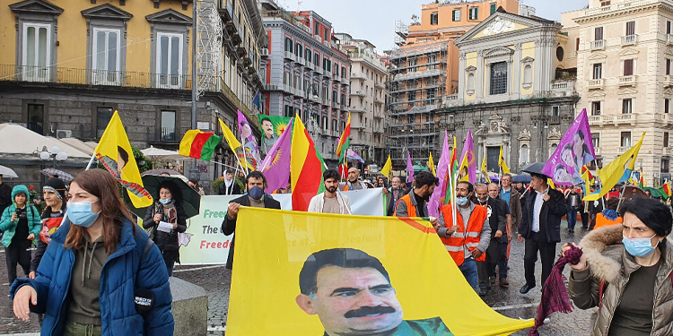 Napoli’de kitlesel yürüyüş: Kürt sorunu, Öcalan özgür olmadan çözülemez Napoli’de kitlesel yürüyüş: Kürt sorunu, Öcalan özgür olmadan çözülemez