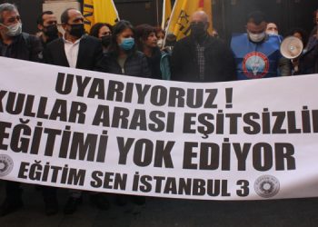 Öğretmenlere şiddet protesto edildi