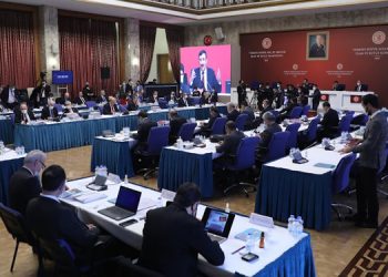 Sarayın harcamalarına tepki AKP’li vekili kızdırdı Sarayın harcamalarına tepki AKP’li vekili kızdırdı