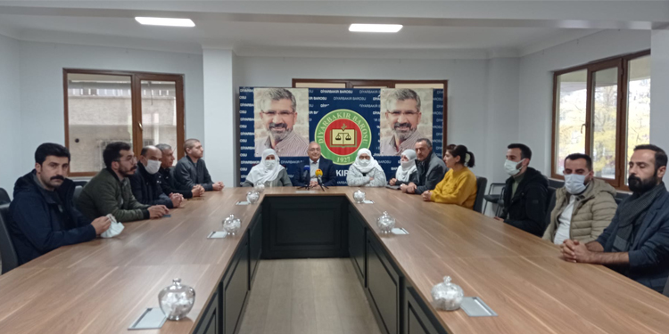 Adalet Nöbeti’ni ziyaret eden Türkdoğan: Talepleri herkesin talebidir Adalet Nöbeti’ni ziyaret eden Türkdoğan: Talepleri herkesin talebidir