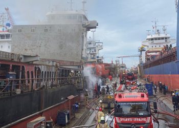 Tuzla tersanede yangın