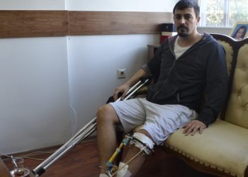 Yardım istediği polisler ayağını kırdı