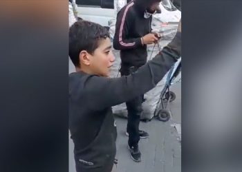 Zabıtalar 13 yaşındaki çocuğun çekçekine el koydu