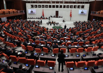 Öğretmenlikte 3 kariyer basamağı ve sınav şartı Meclis’e sunuldu